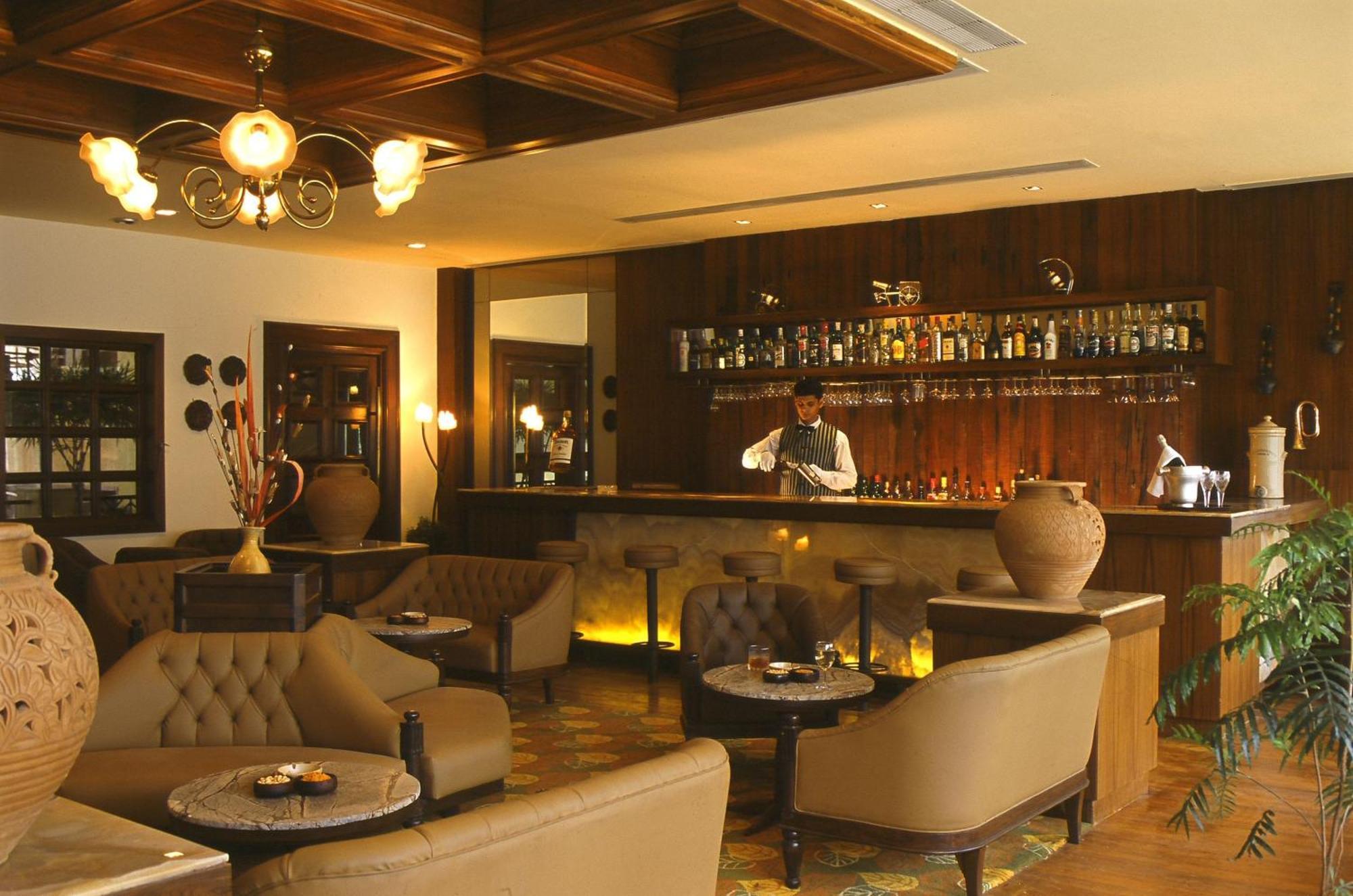 Fariyas Resort Lonavla Restaurant foto