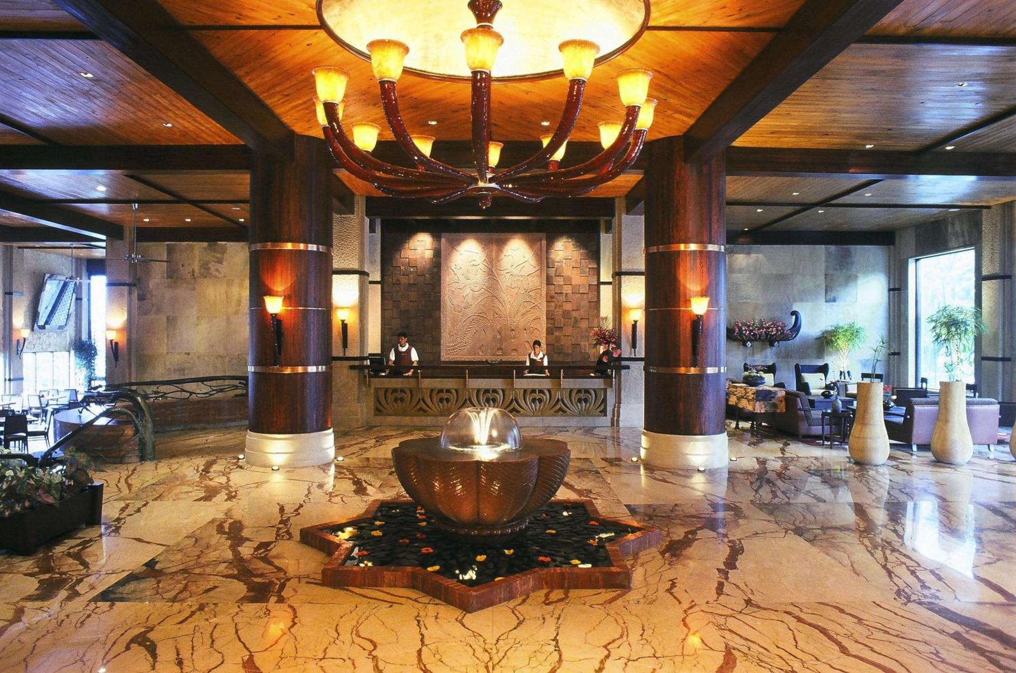 Fariyas Resort Lonavla Interior foto